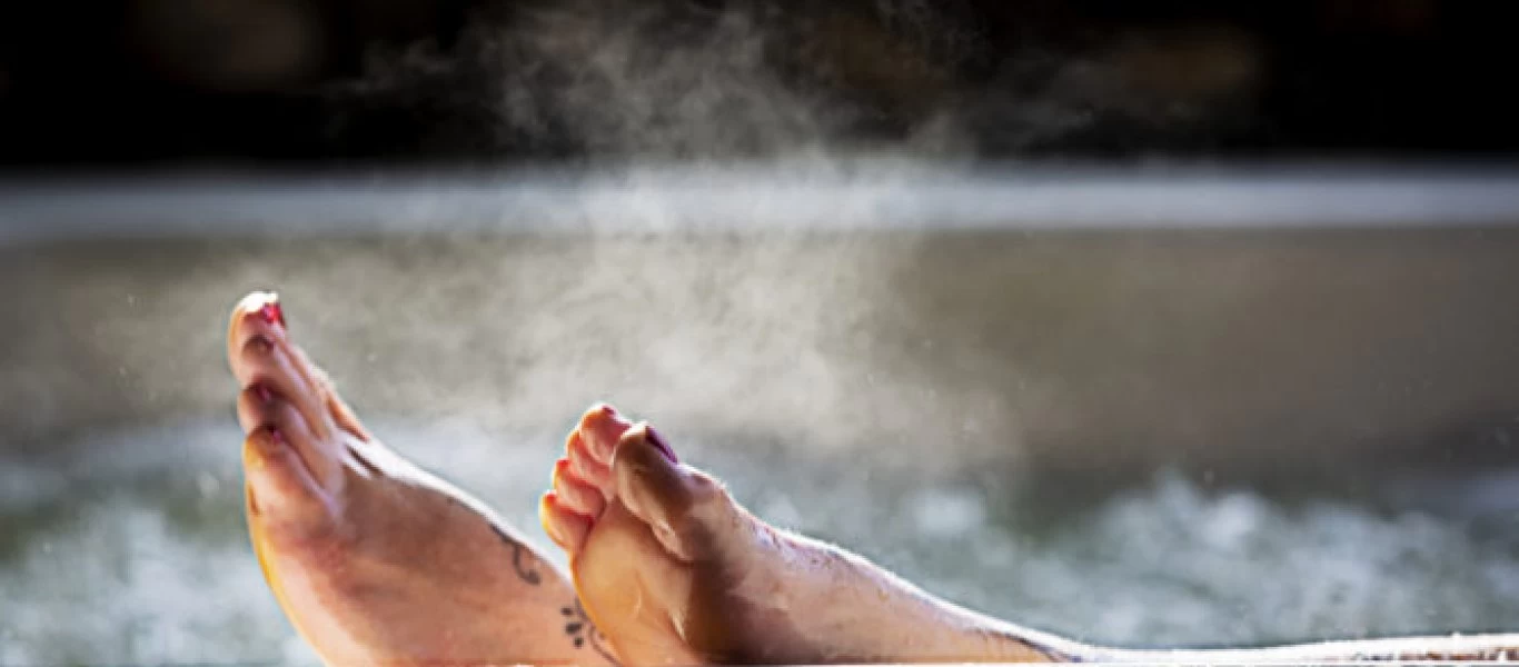 Τι παρατήρησαν οι επιστήμονες στην υγεία όσων κάνουν μπάνιο σε πολύ ζεστό νερό